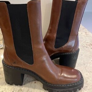 Uterque Chelsea Platform Boots in Brown